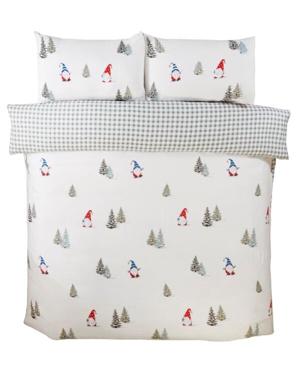71kNHa4XAHL._SL1500_ Front view of Rapport home Christmas Gonks Duvet Cover Set King, showcasing festive microfibre design and reversible patterns